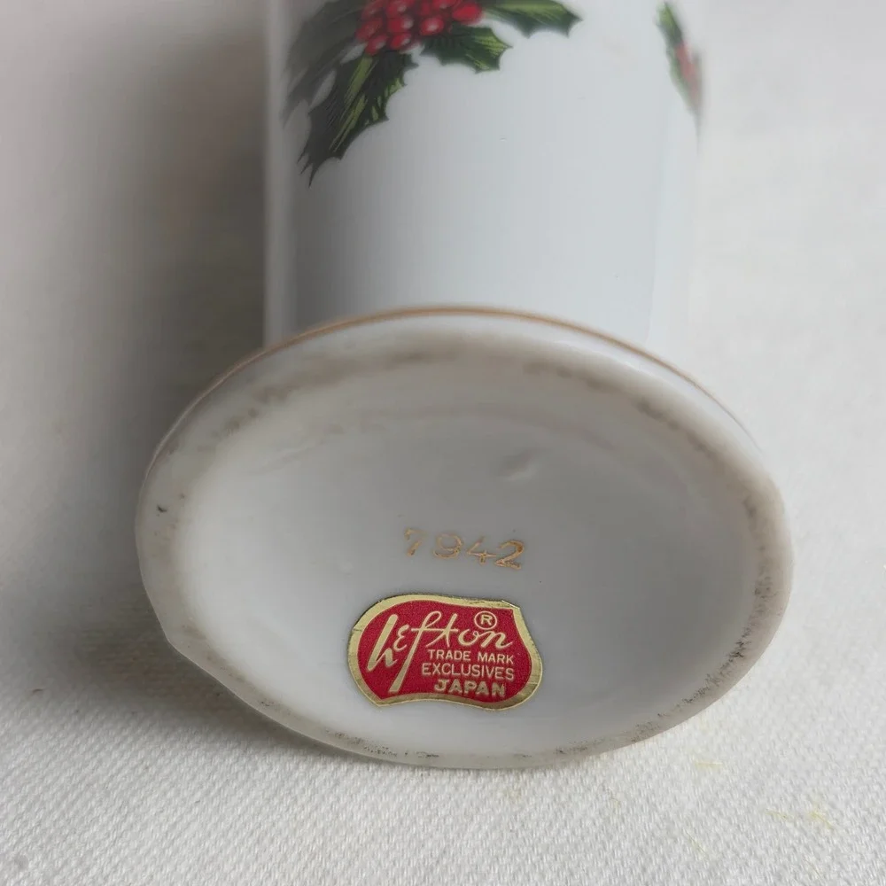 Vintage Lefton Holly Berry Bud Vase Porcelain Gold Trim Japan 7942 Christmas